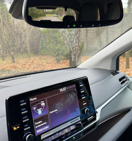 Синий Тойота Сиенна, объемом двигателя 2.49 л и пробегом 20 тыс. км за 62500 $, фото 5 на Automoto.ua