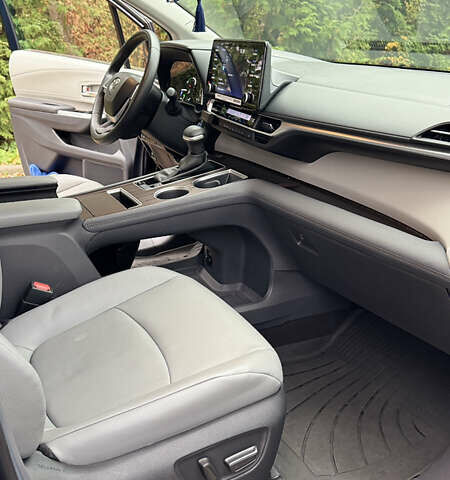 Синий Тойота Сиенна, объемом двигателя 2.49 л и пробегом 20 тыс. км за 62500 $, фото 17 на Automoto.ua