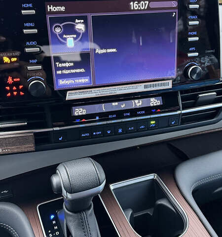 Синий Тойота Сиенна, объемом двигателя 2.49 л и пробегом 20 тыс. км за 62500 $, фото 2 на Automoto.ua