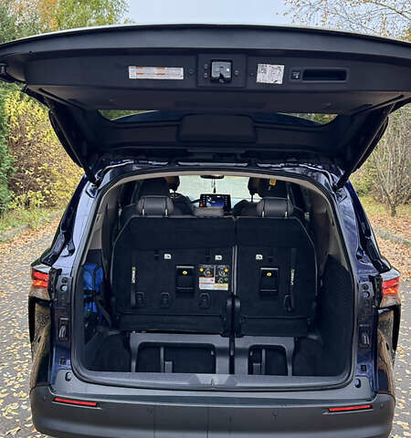 Синий Тойота Сиенна, объемом двигателя 2.49 л и пробегом 20 тыс. км за 62500 $, фото 32 на Automoto.ua