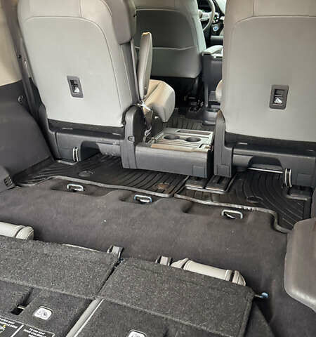 Синий Тойота Сиенна, объемом двигателя 2.49 л и пробегом 20 тыс. км за 62500 $, фото 37 на Automoto.ua