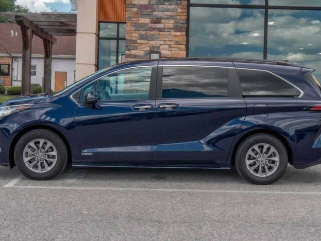 Синий Тойота Сиенна, объемом двигателя 2.5 л и пробегом 21 тыс. км за 26000 $, фото 5 на Automoto.ua