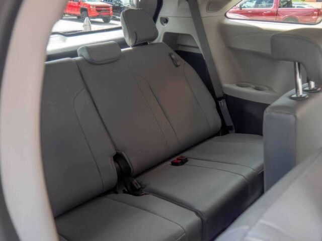 Синий Тойота Сиенна, объемом двигателя 2.5 л и пробегом 21 тыс. км за 26000 $, фото 10 на Automoto.ua