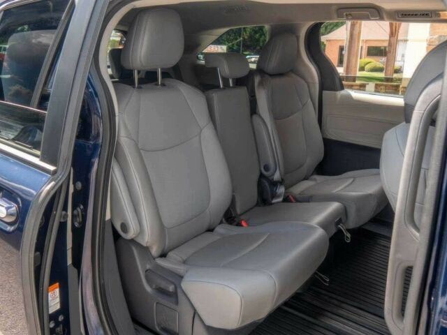 Синий Тойота Сиенна, объемом двигателя 2.5 л и пробегом 21 тыс. км за 26000 $, фото 9 на Automoto.ua