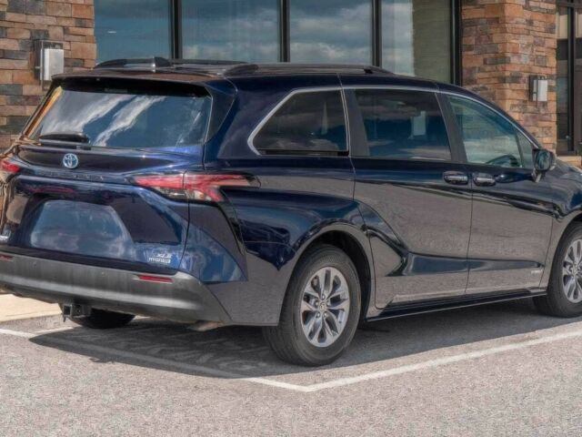 Синий Тойота Сиенна, объемом двигателя 2.5 л и пробегом 21 тыс. км за 26000 $, фото 3 на Automoto.ua