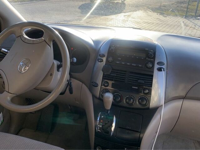 Зеленый Тойота Сиенна, объемом двигателя 3.5 л и пробегом 350 тыс. км за 6600 $, фото 4 на Automoto.ua