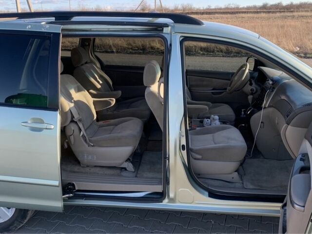 Зеленый Тойота Сиенна, объемом двигателя 3.5 л и пробегом 350 тыс. км за 6600 $, фото 5 на Automoto.ua