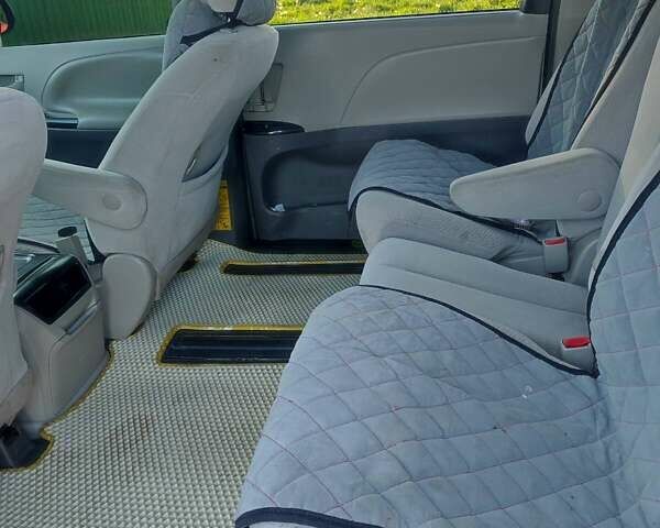 Зелений Тойота Сієнна, об'ємом двигуна 3.5 л та пробігом 295 тис. км за 16500 $, фото 6 на Automoto.ua