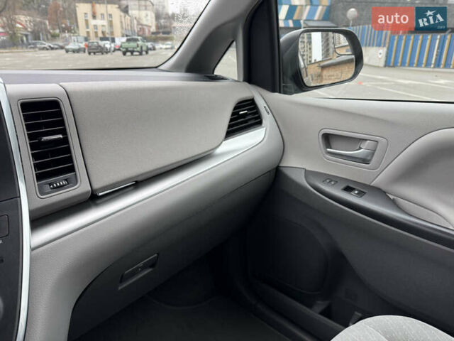 Зеленый Тойота Сиенна, объемом двигателя 3.5 л и пробегом 167 тыс. км за 23500 $, фото 46 на Automoto.ua