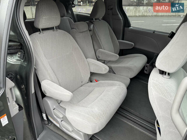 Зеленый Тойота Сиенна, объемом двигателя 3.5 л и пробегом 167 тыс. км за 23500 $, фото 23 на Automoto.ua