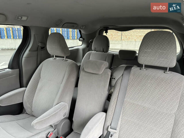Зеленый Тойота Сиенна, объемом двигателя 3.5 л и пробегом 167 тыс. км за 23500 $, фото 22 на Automoto.ua
