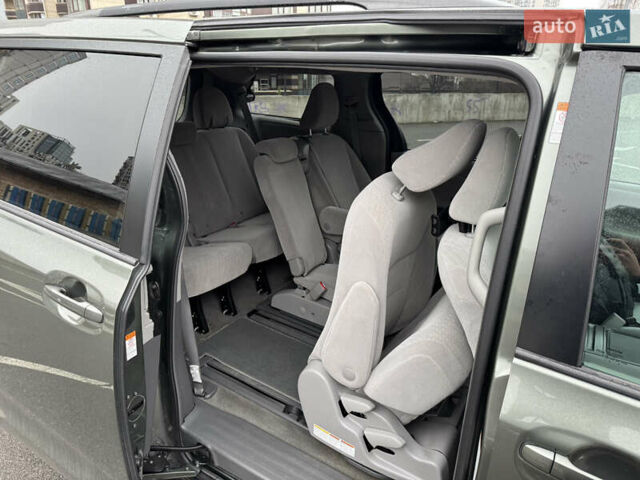 Зеленый Тойота Сиенна, объемом двигателя 3.5 л и пробегом 167 тыс. км за 23500 $, фото 25 на Automoto.ua