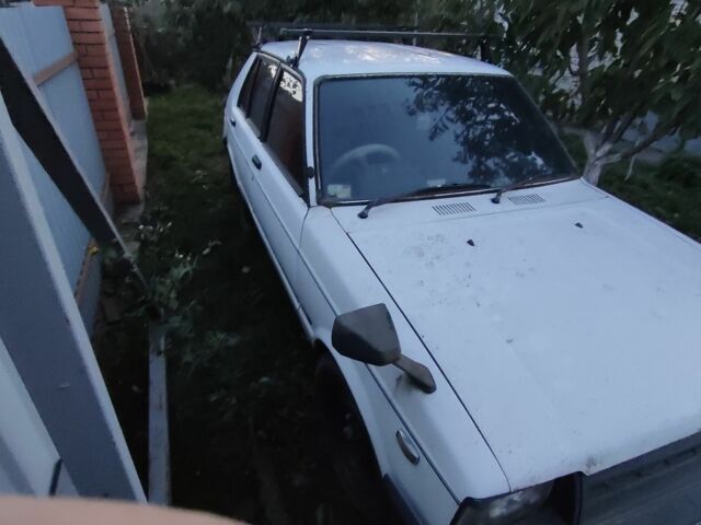 Белый Тойота Старлет, объемом двигателя 1 л и пробегом 209 тыс. км за 663 $, фото 1 на Automoto.ua