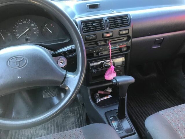 Червоний Тойота Старлет, об'ємом двигуна 1.3 л та пробігом 305 тис. км за 1100 $, фото 2 на Automoto.ua