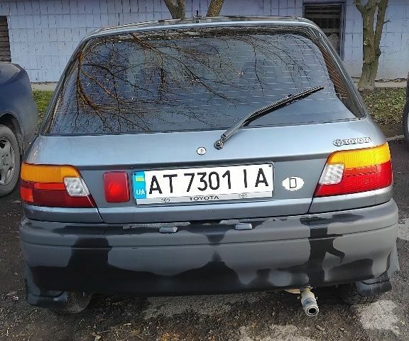 Серый Тойота Старлет, объемом двигателя 1 л и пробегом 201 тыс. км за 1600 $, фото 2 на Automoto.ua