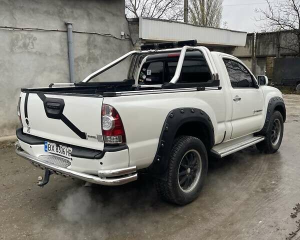 Белый Тойота Такома, объемом двигателя 2.7 л и пробегом 270 тыс. км за 9500 $, фото 3 на Automoto.ua