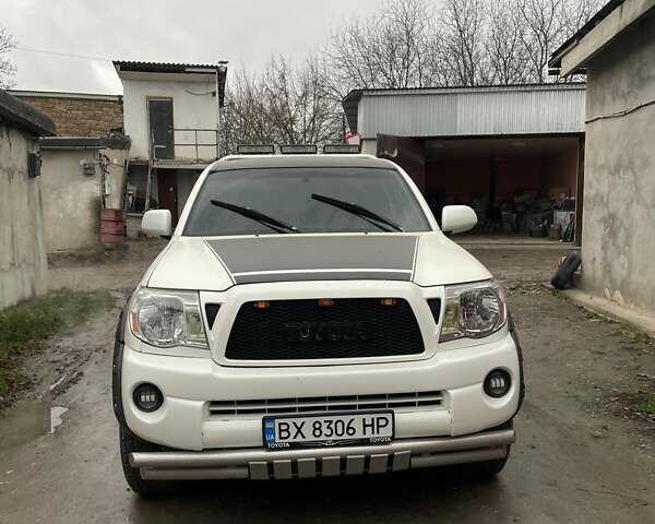 Белый Тойота Такома, объемом двигателя 2.7 л и пробегом 270 тыс. км за 9500 $, фото 6 на Automoto.ua