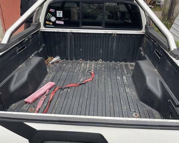 Белый Тойота Такома, объемом двигателя 2.7 л и пробегом 270 тыс. км за 9500 $, фото 4 на Automoto.ua