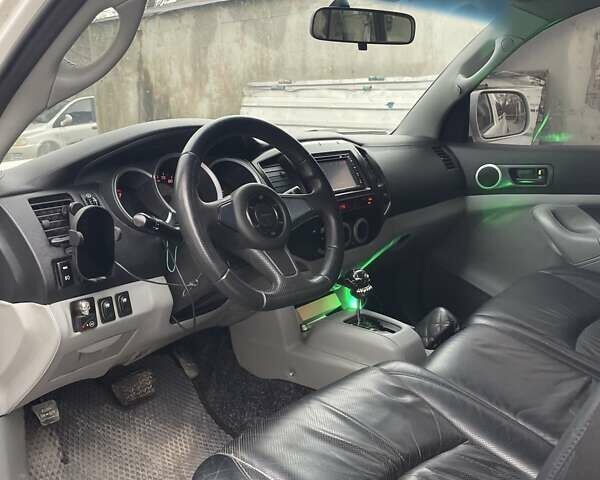 Белый Тойота Такома, объемом двигателя 2.7 л и пробегом 270 тыс. км за 9500 $, фото 12 на Automoto.ua