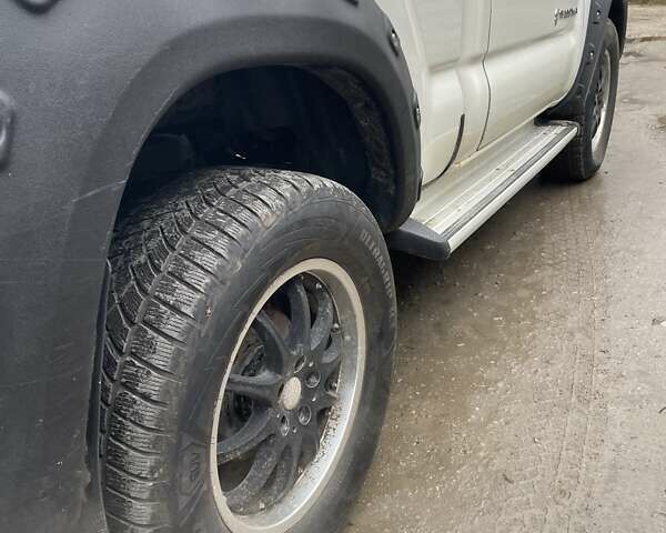 Белый Тойота Такома, объемом двигателя 2.7 л и пробегом 270 тыс. км за 9500 $, фото 5 на Automoto.ua