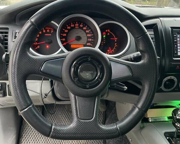 Белый Тойота Такома, объемом двигателя 2.7 л и пробегом 270 тыс. км за 9500 $, фото 8 на Automoto.ua