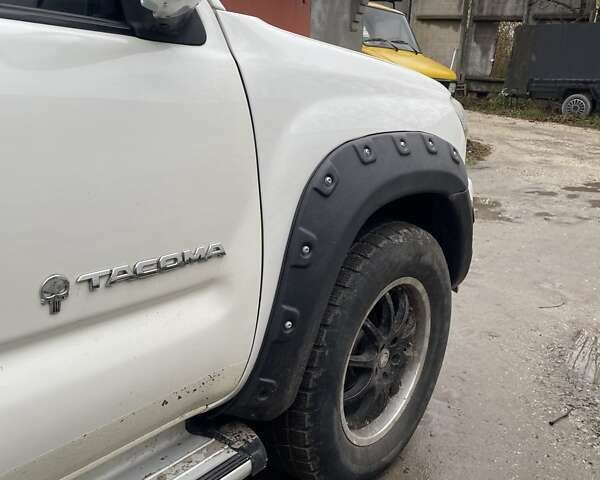 Белый Тойота Такома, объемом двигателя 2.7 л и пробегом 270 тыс. км за 9500 $, фото 9 на Automoto.ua