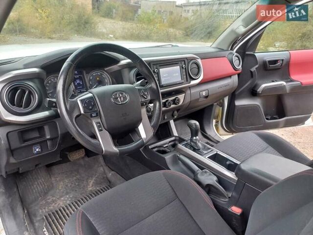 Белый Тойота Такома, объемом двигателя 2.7 л и пробегом 65 тыс. км за 25900 $, фото 6 на Automoto.ua