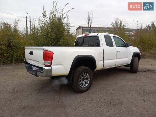 Белый Тойота Такома, объемом двигателя 2.7 л и пробегом 65 тыс. км за 25900 $, фото 3 на Automoto.ua