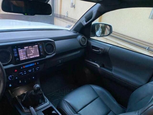 Белый Тойота Такома, объемом двигателя 2.7 л и пробегом 67 тыс. км за 14000 $, фото 2 на Automoto.ua