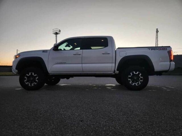 Белый Тойота Такома, объемом двигателя 2.7 л и пробегом 67 тыс. км за 14000 $, фото 1 на Automoto.ua