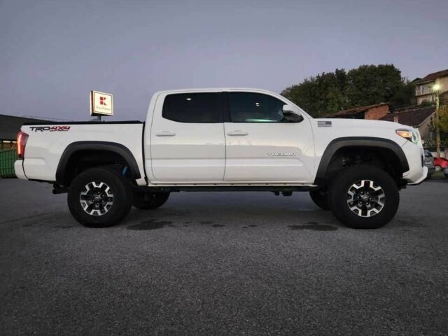 Белый Тойота Такома, объемом двигателя 2.7 л и пробегом 67 тыс. км за 14000 $, фото 10 на Automoto.ua