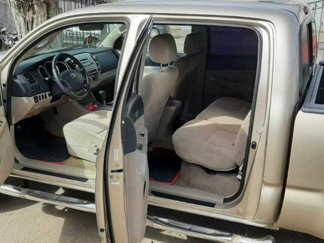 Бежевый Тойота Такома, объемом двигателя 4 л и пробегом 182 тыс. км за 11200 $, фото 2 на Automoto.ua