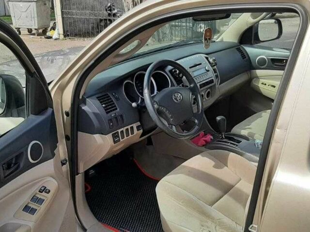 Бежевый Тойота Такома, объемом двигателя 4 л и пробегом 182 тыс. км за 11200 $, фото 4 на Automoto.ua