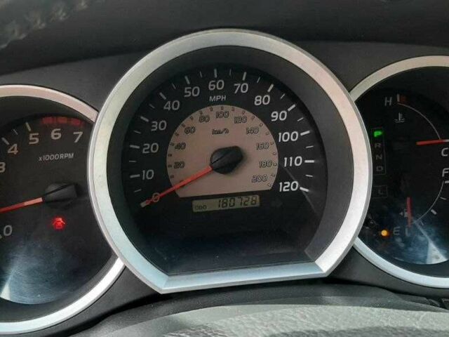 Бежевый Тойота Такома, объемом двигателя 4 л и пробегом 182 тыс. км за 11200 $, фото 3 на Automoto.ua