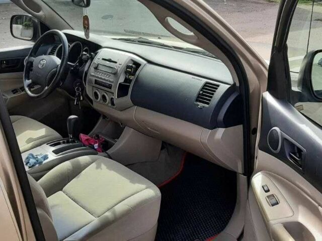 Бежевый Тойота Такома, объемом двигателя 4 л и пробегом 182 тыс. км за 11200 $, фото 5 на Automoto.ua