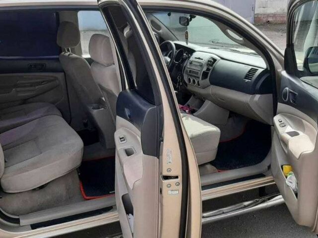 Бежевый Тойота Такома, объемом двигателя 4 л и пробегом 182 тыс. км за 11200 $, фото 6 на Automoto.ua