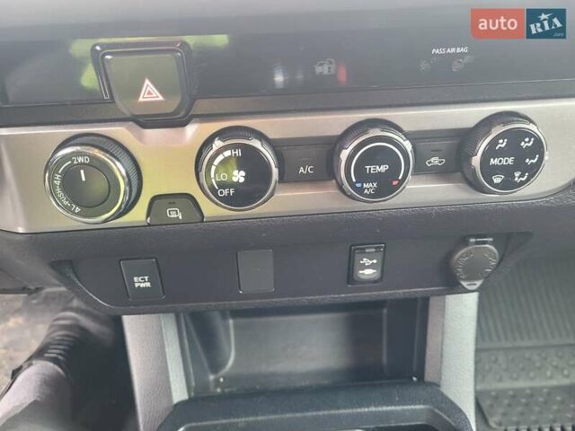 Бежевый Тойота Такома, объемом двигателя 2.69 л и пробегом 81 тыс. км за 23500 $, фото 12 на Automoto.ua