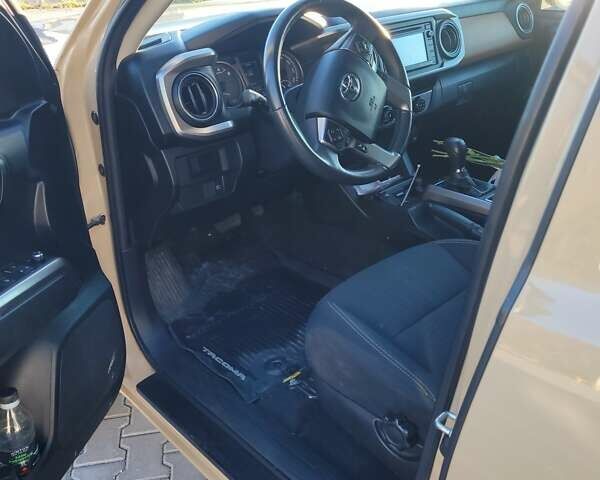 Бежевый Тойота Такома, объемом двигателя 2.69 л и пробегом 81 тыс. км за 23500 $, фото 3 на Automoto.ua