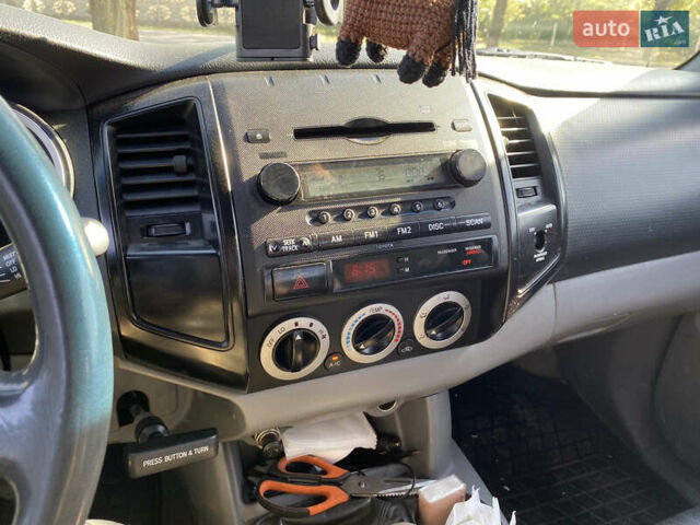 Черный Тойота Такома, объемом двигателя 2.69 л и пробегом 210 тыс. км за 5700 $, фото 6 на Automoto.ua