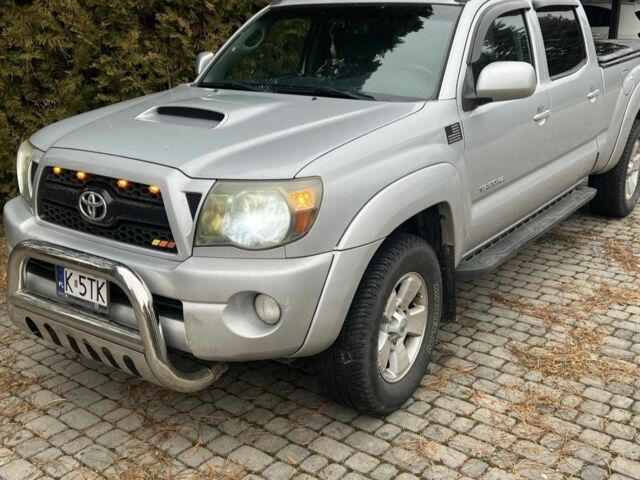 Серый Тойота Такома, объемом двигателя 4 л и пробегом 227 тыс. км за 4506 $, фото 2 на Automoto.ua