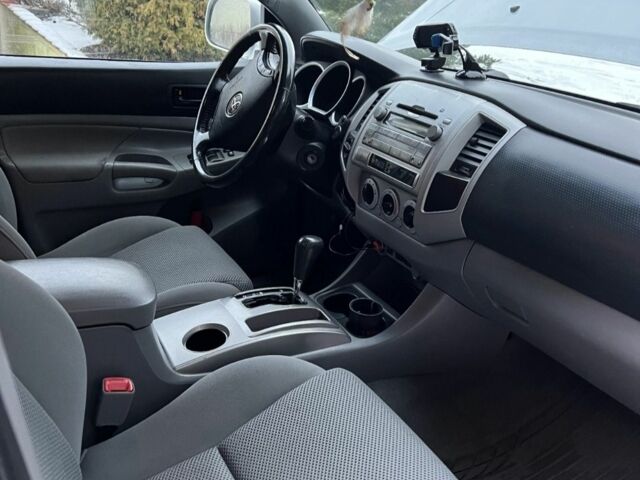 Серый Тойота Такома, объемом двигателя 4 л и пробегом 227 тыс. км за 4506 $, фото 6 на Automoto.ua