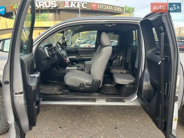 Серый Тойота Такома, объемом двигателя 3.46 л и пробегом 227 тыс. км за 18790 $, фото 11 на Automoto.ua