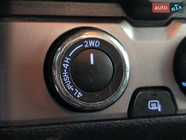 Серый Тойота Такома, объемом двигателя 3.46 л и пробегом 227 тыс. км за 18990 $, фото 19 на Automoto.ua
