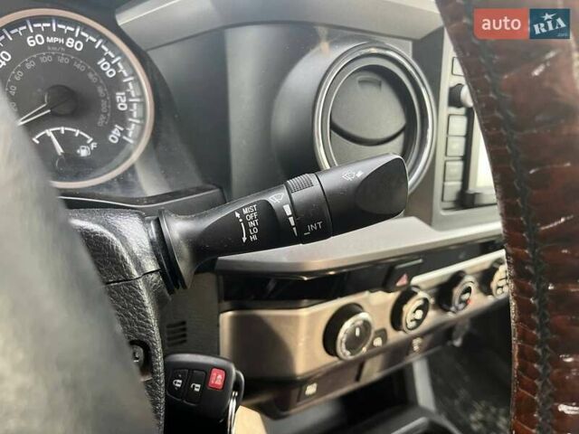 Серый Тойота Такома, объемом двигателя 3.46 л и пробегом 227 тыс. км за 18790 $, фото 15 на Automoto.ua