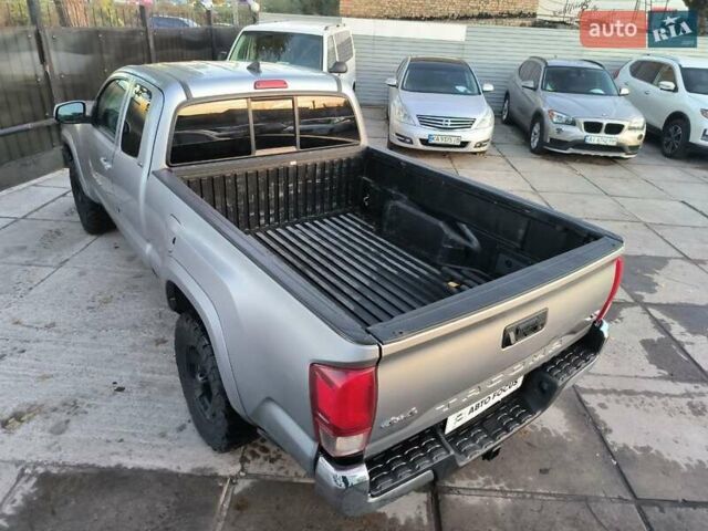 Серый Тойота Такома, объемом двигателя 3.46 л и пробегом 227 тыс. км за 18990 $, фото 8 на Automoto.ua