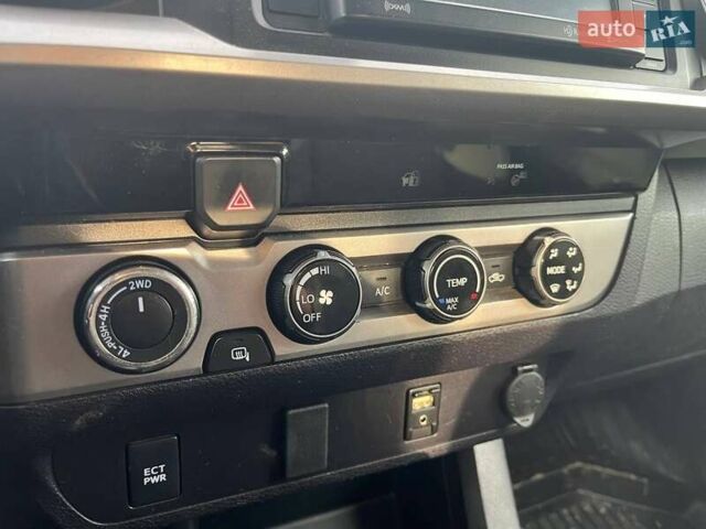 Серый Тойота Такома, объемом двигателя 3.46 л и пробегом 227 тыс. км за 18790 $, фото 20 на Automoto.ua
