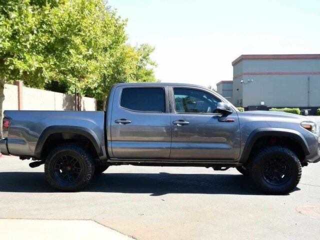 Серый Тойота Такома, объемом двигателя 3.5 л и пробегом 31 тыс. км за 19000 $, фото 5 на Automoto.ua