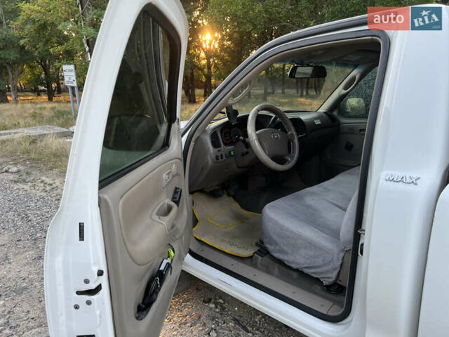 Білий Тойота Тундра, об'ємом двигуна 4.7 л та пробігом 190 тис. км за 9500 $, фото 6 на Automoto.ua