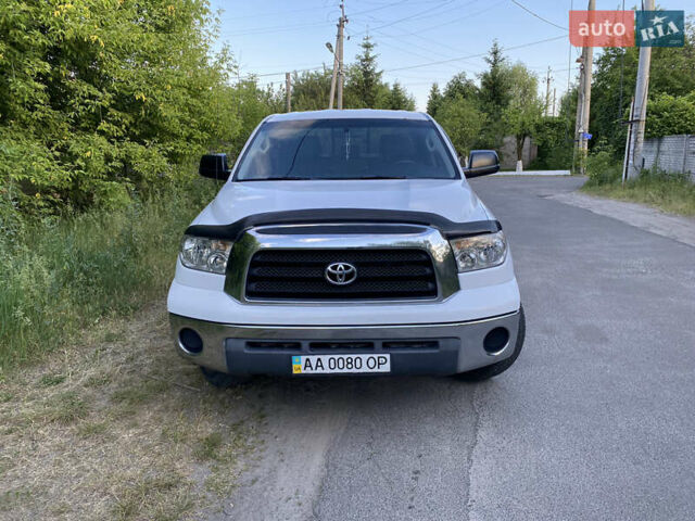 Білий Тойота Тундра, об'ємом двигуна 4.7 л та пробігом 157 тис. км за 16300 $, фото 13 на Automoto.ua