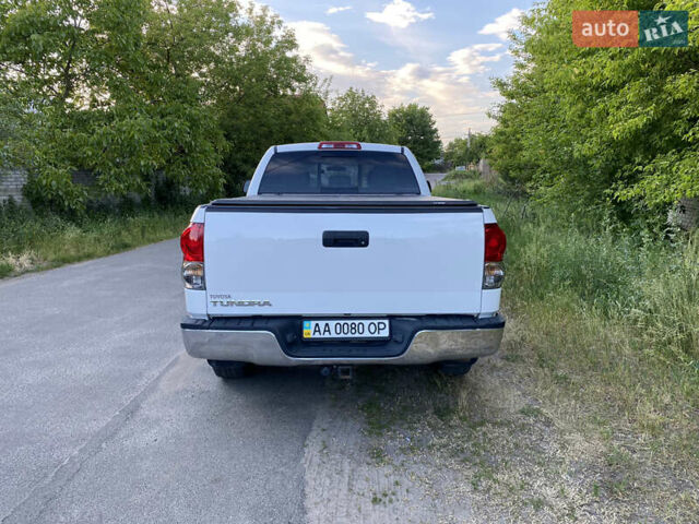 Білий Тойота Тундра, об'ємом двигуна 4.7 л та пробігом 157 тис. км за 16300 $, фото 2 на Automoto.ua